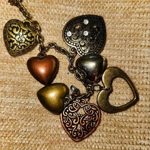 BEAUTIFUL CLUSTER NECKLACE OF HEARTS